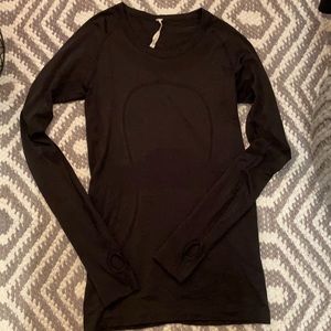 perfect condition lululemon swiftly tech long sleeve!